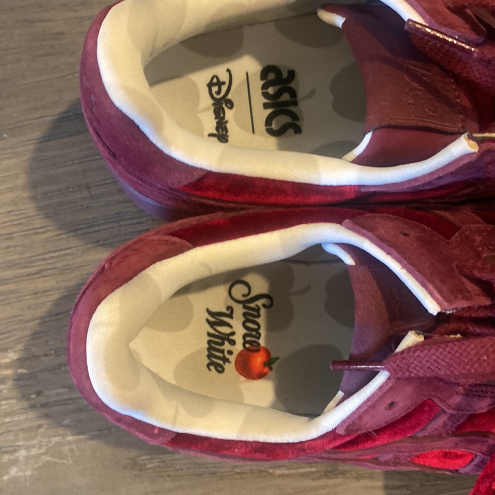 Disney ASICS - Picture 2 of 4